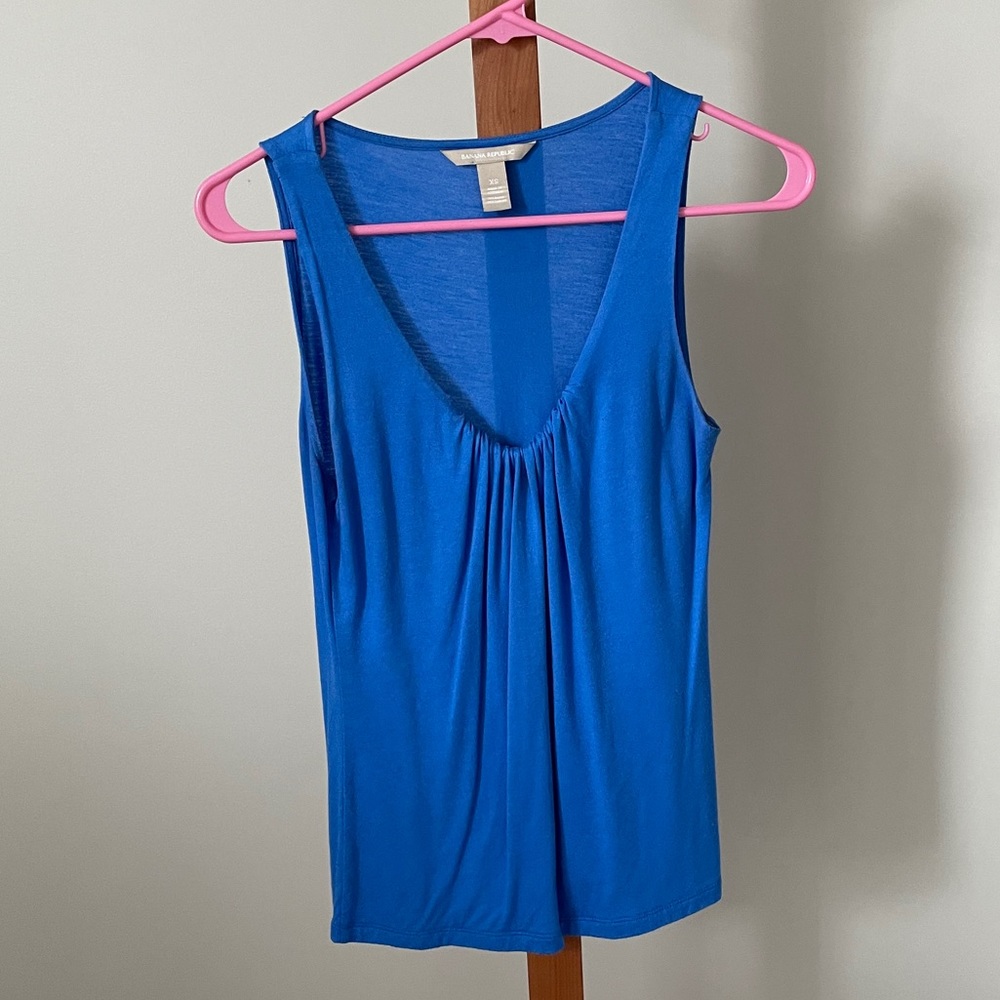 Banana Republic scoop neck tank